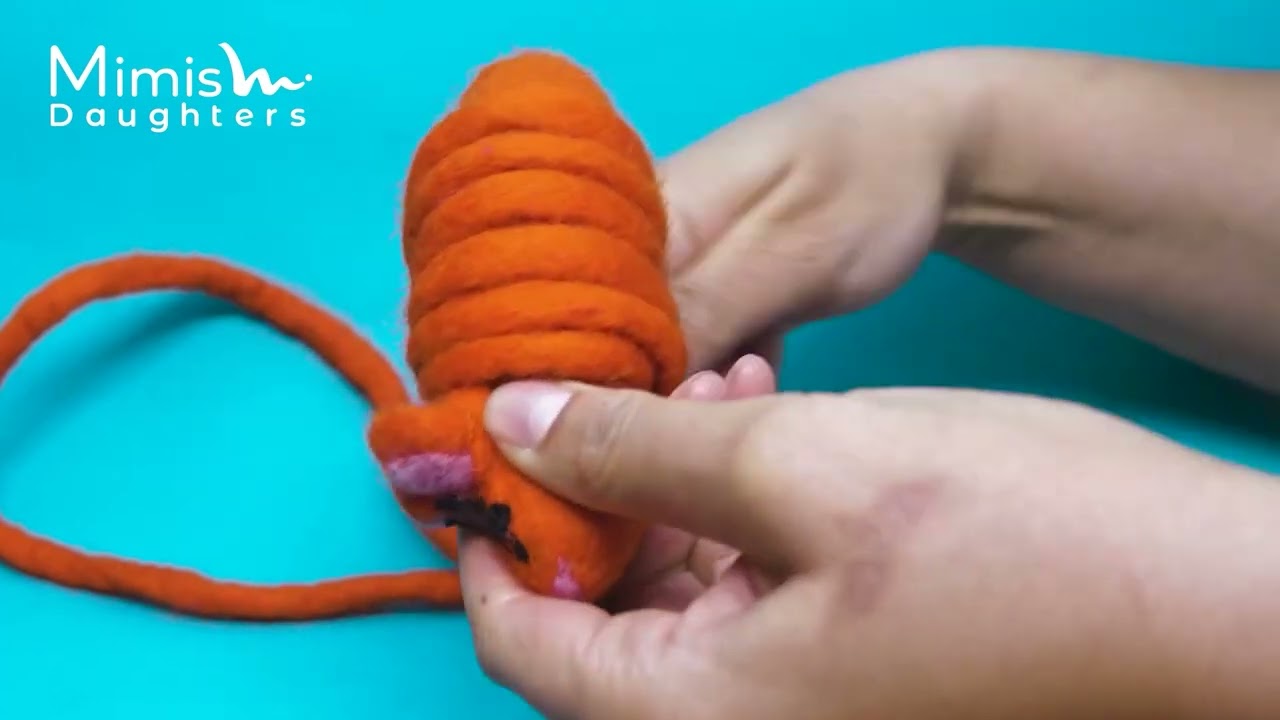 Mimis Daughters Katzen-Spielzeug Maus, Filzwolle, handgefertigt, 10 cm, Schwanz 2 m, light blue