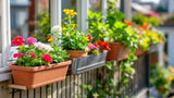 Balkonkästen aus wetterfestem Material für Blumen und Pflanzen, ideal zur Balkongestaltung