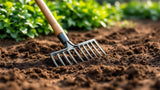 Rechen für Gartenarbeiten aus robustem Metall