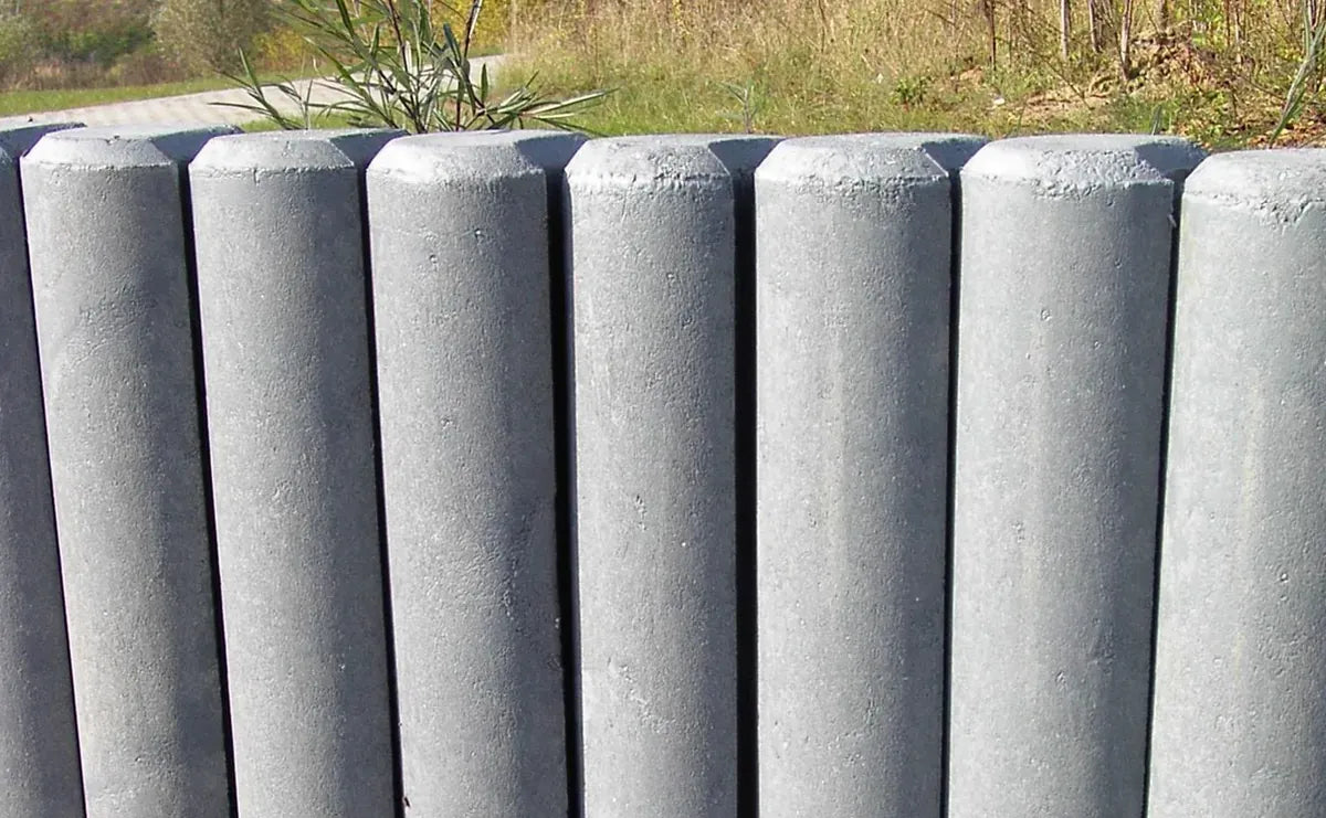 Hohlkehlpalisade aus Recyclingmaterial
