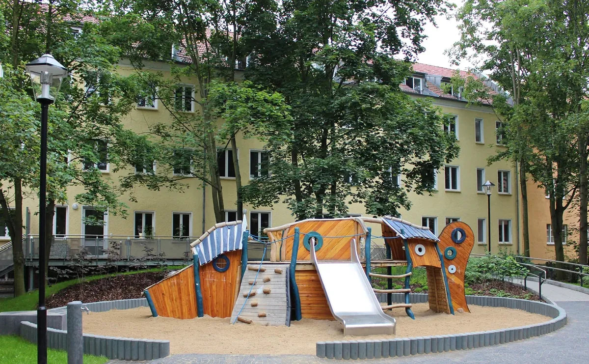 Hohlkehlpalisade aus Recyclingmaterial