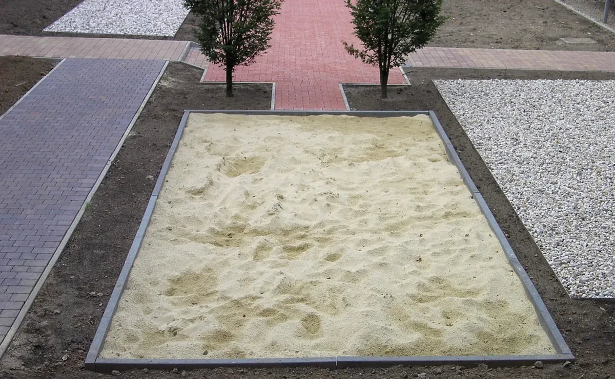 Rasenkante aus Recyclingmaterial