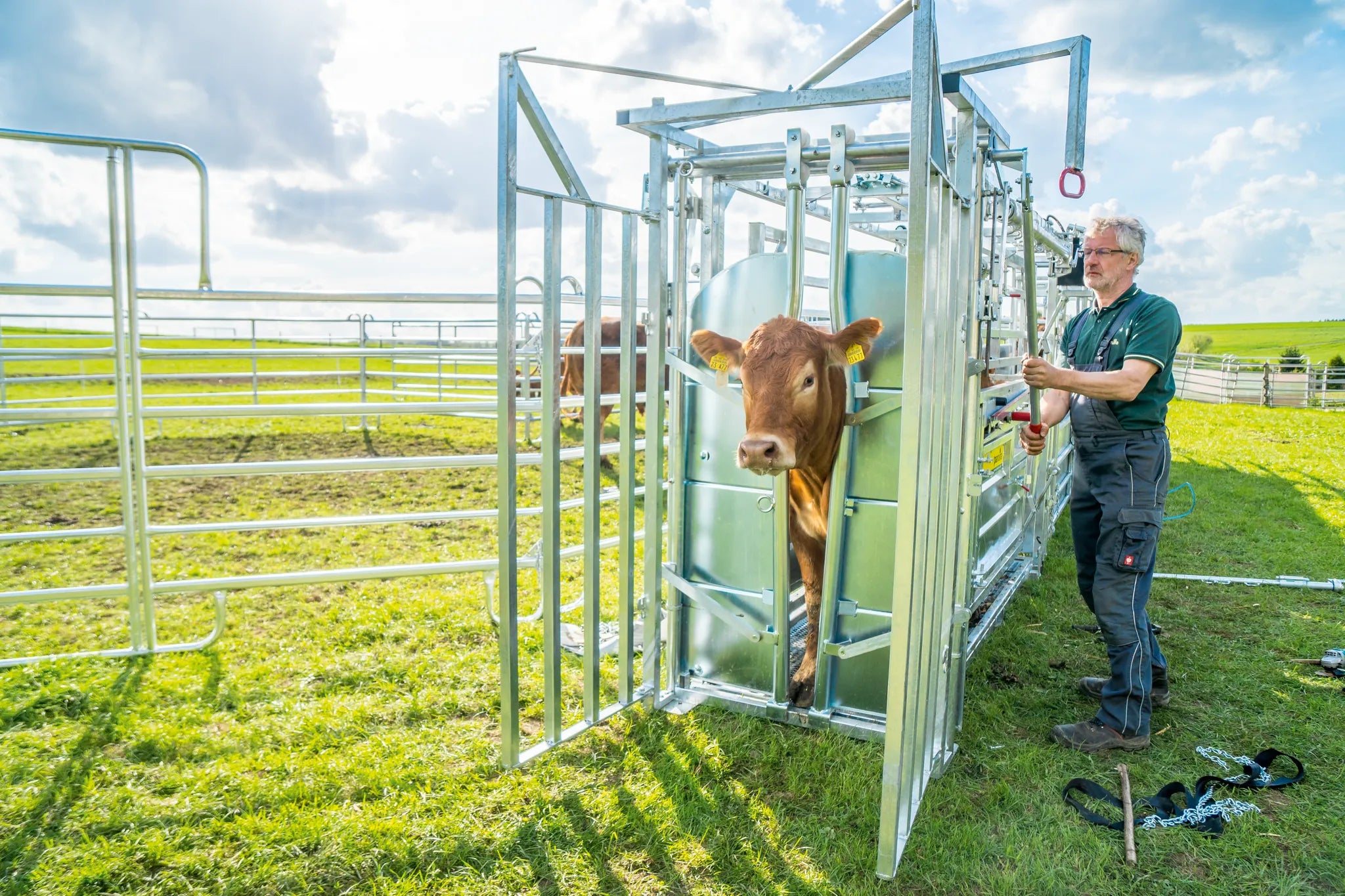 Behandlungsstand A8000 mit Seitenverengung, Heckschiebetüre