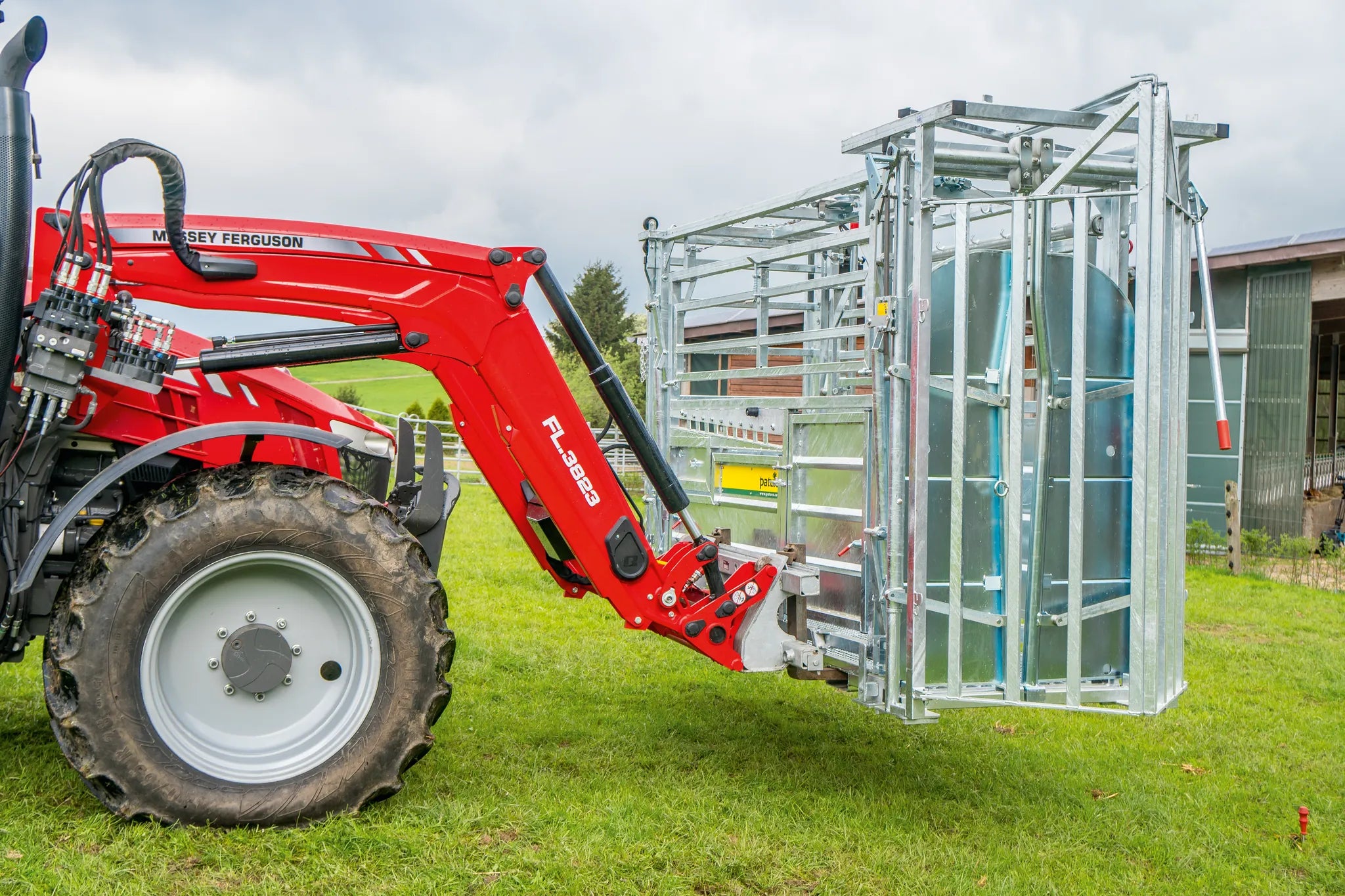 Behandlungsstand A8000 Kaiserschnitt mit Seitenverengung, Heckschiebetüre