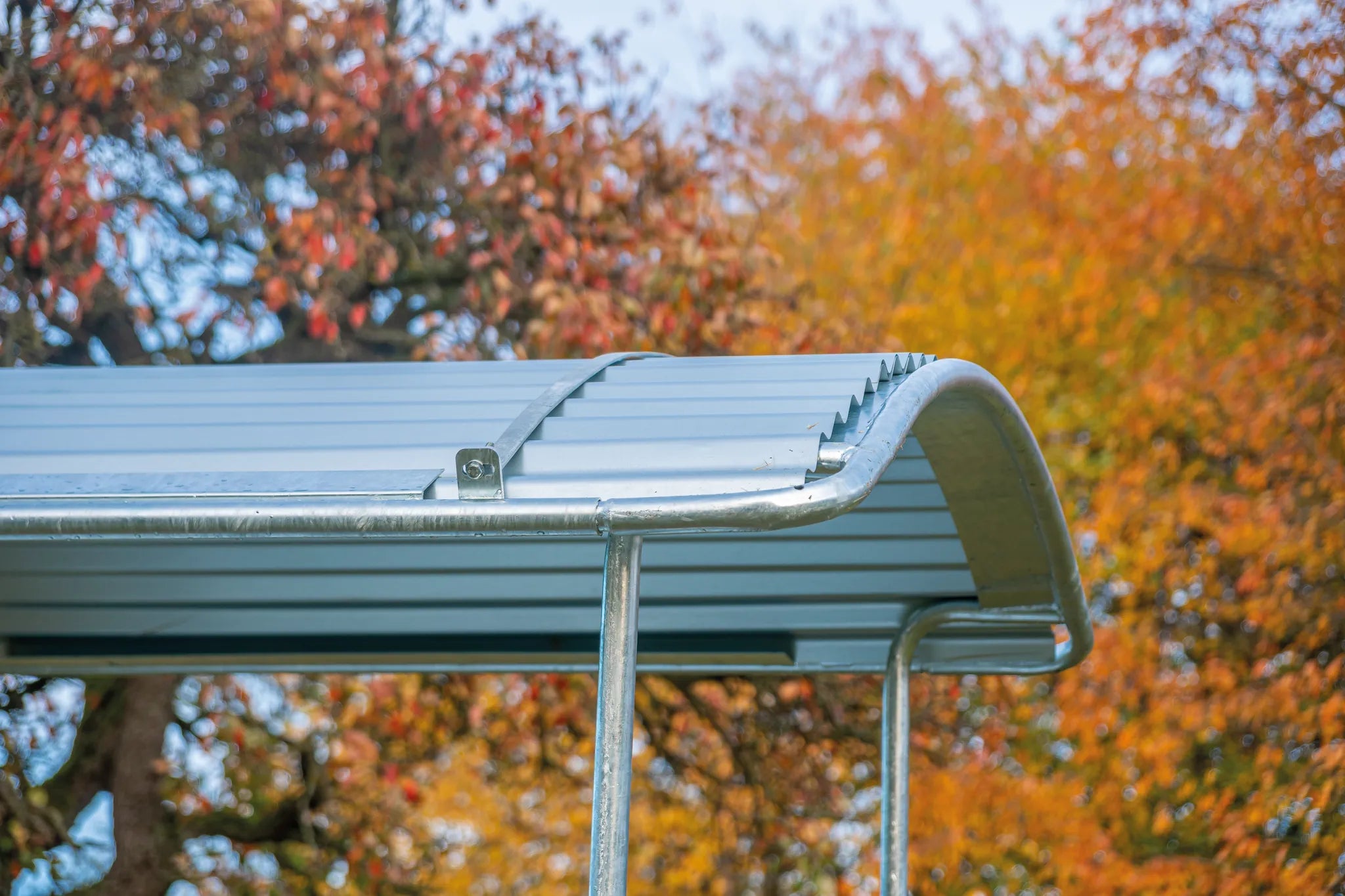 Viereckraufe mit Sicherheits- Palisadenfressgittern, 8 Fressplätze