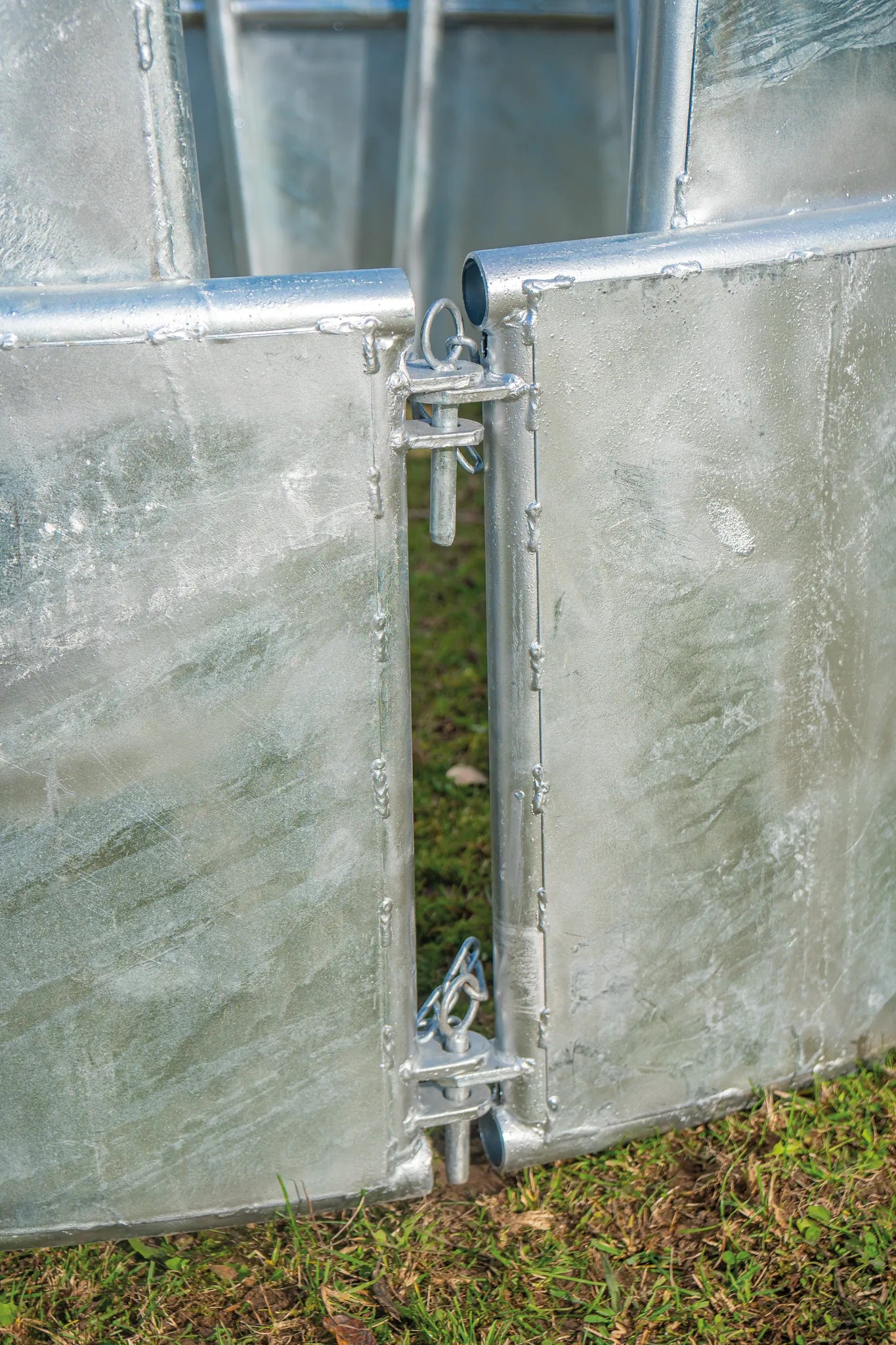 Rundraufe für Pferde, 12 Fressplätze blechverkleidet