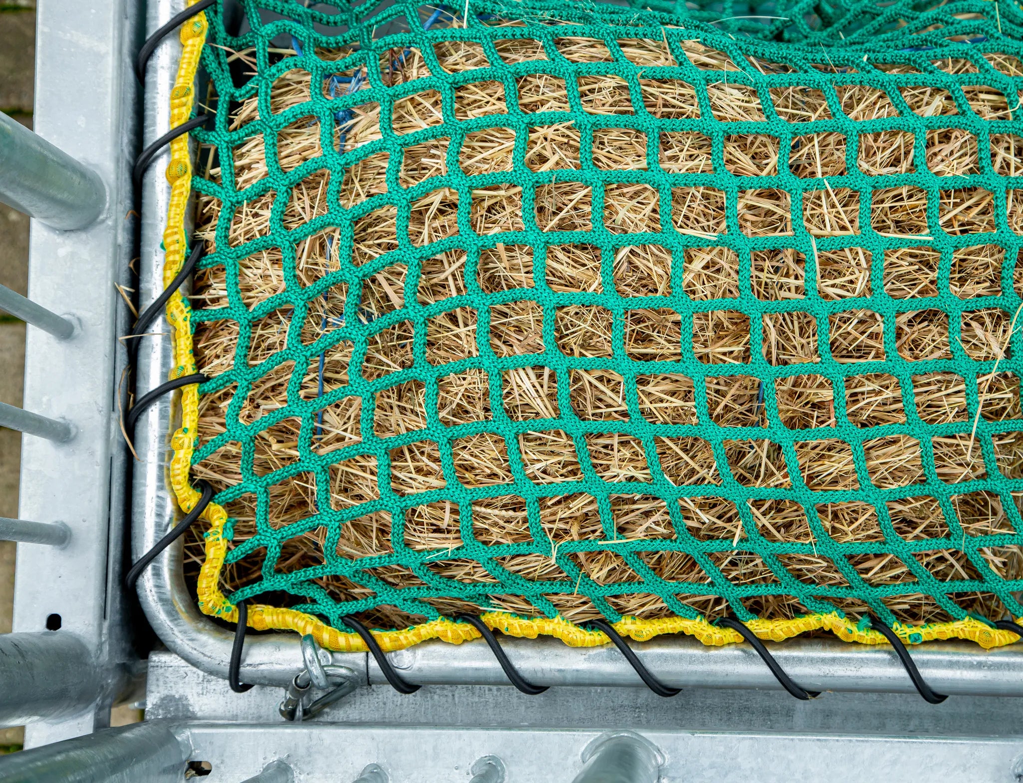 Rahmen für Futtersparnetz zu Viereckraufe mit Sicherheits-Palisaden,