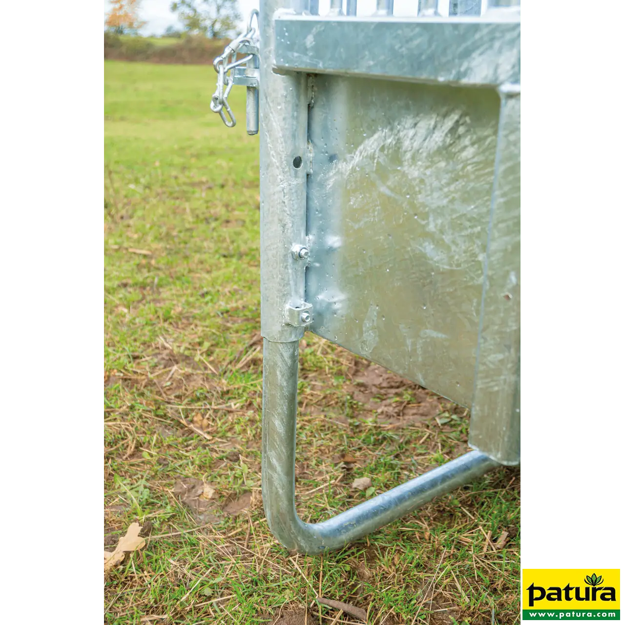 Viereckraufe mit Sicherheits- Palisadenfressgittern, 8 Fressplätze