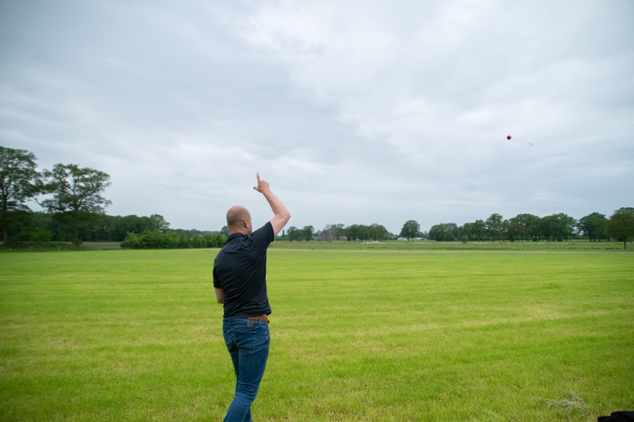 Dog Comets Hundespielball, TPR-Band, orange