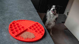 Eat Slow Live Longer Leckmatte, rund, Silikon, rot, Ø 21 cm