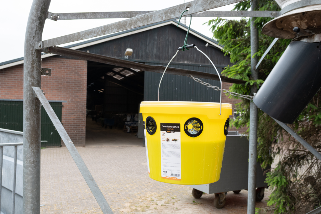 Knock Pest Fliegenfalle Eimer, wiederverwendbar, inkl. 240 g Lockstoff