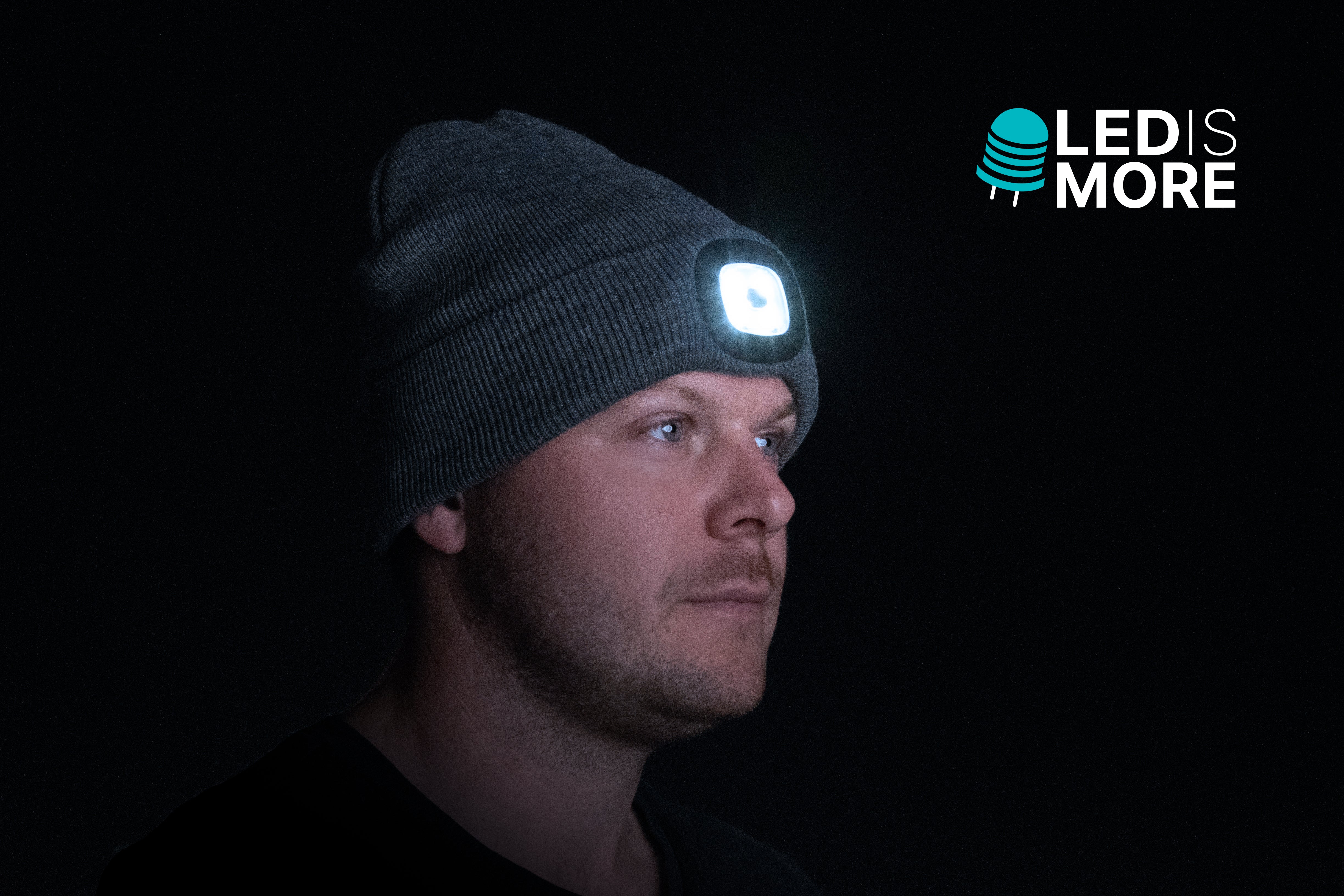 LED is more Mütze mit integrierter LED-Lampe, USB-Ladefunktion, 4 Lichtmodi, 65 % Polyester, 35 % Acryl