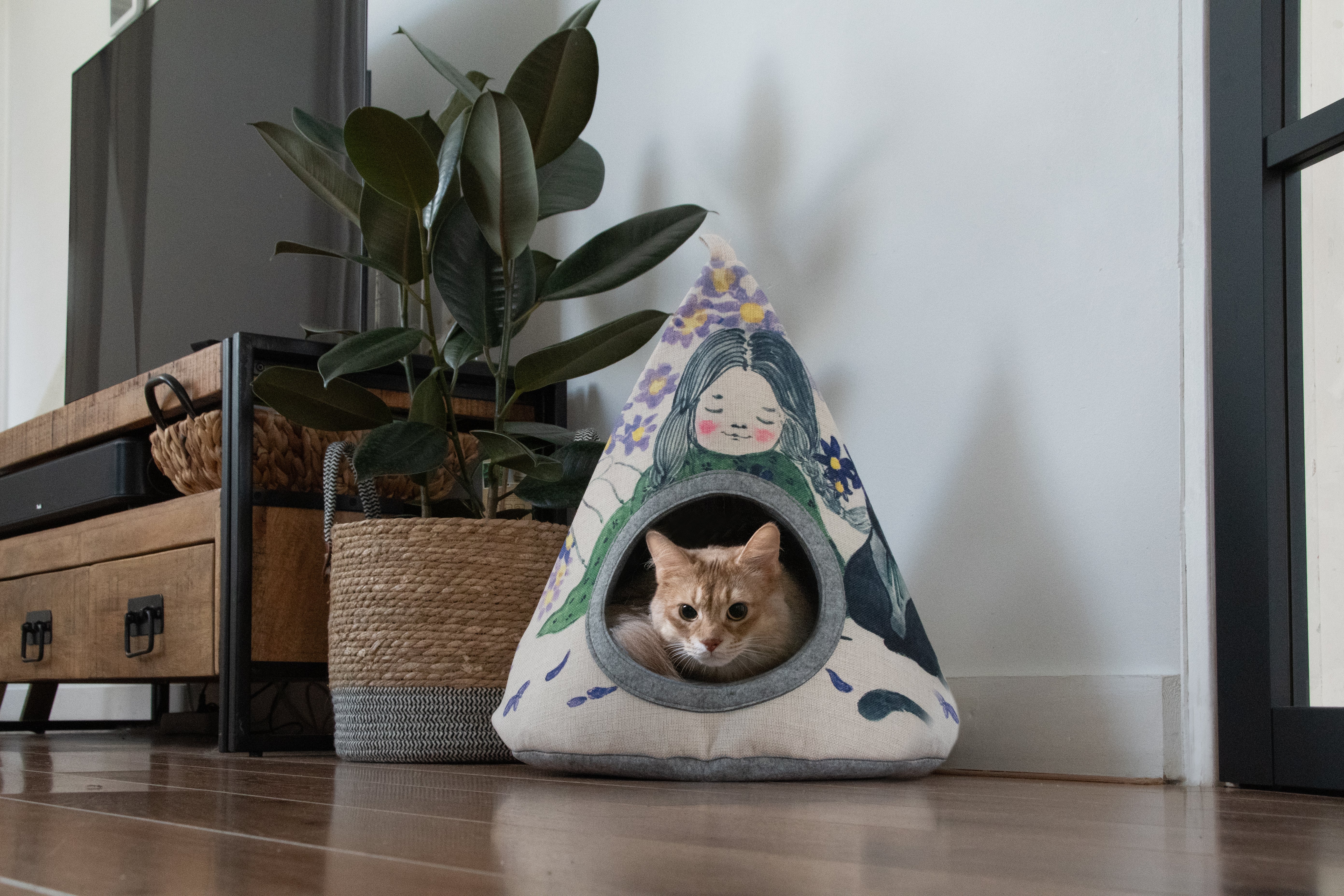 Takara Katzen Tipi, Violet Flower, 42 x 56 cm, mit Kissen